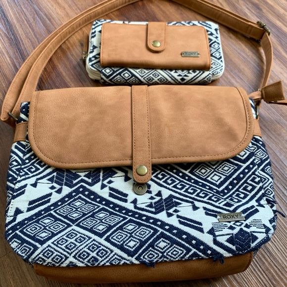 Roxy purse (Matching wallet sold separately) - Picture 4 of 9